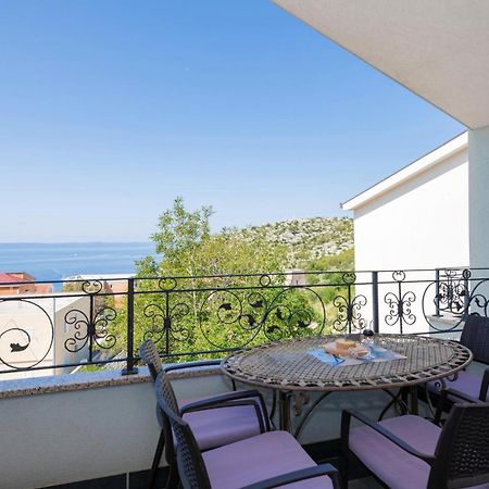2 Bedroom Beautiful Apartment In Makarska Eksteriør bilde
