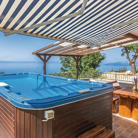 2 Bedroom Beautiful Apartment In Makarska Eksteriør bilde