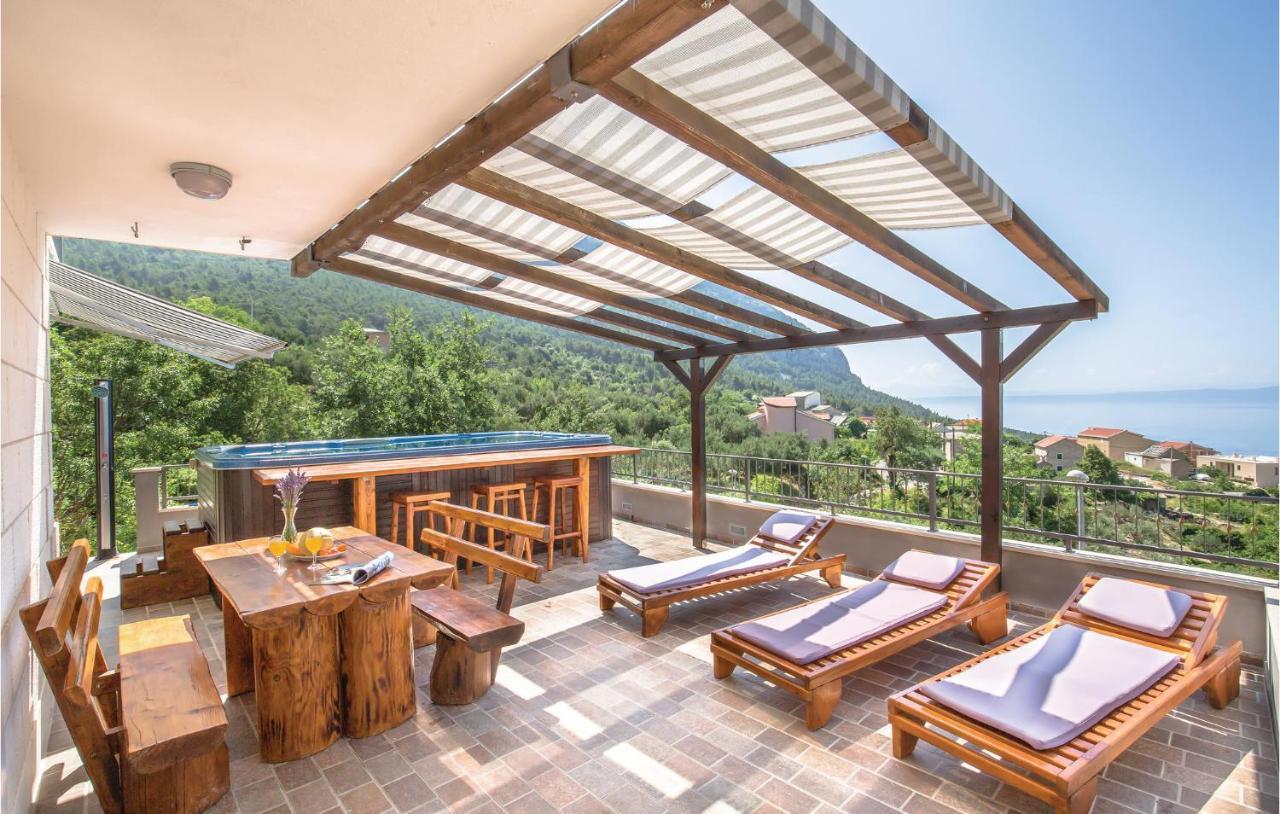 2 Bedroom Beautiful Apartment In Makarska Eksteriør bilde