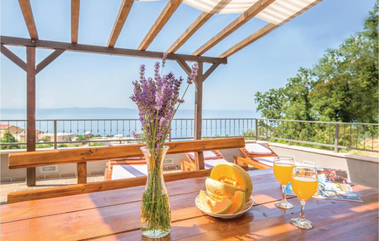 2 Bedroom Beautiful Apartment In Makarska Eksteriør bilde