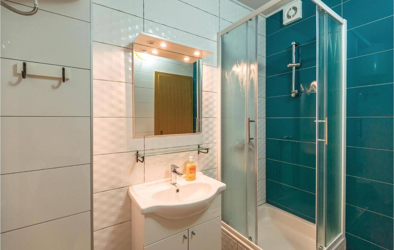 2 Bedroom Beautiful Apartment In Makarska Eksteriør bilde