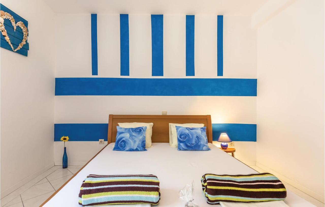 2 Bedroom Beautiful Apartment In Makarska Eksteriør bilde