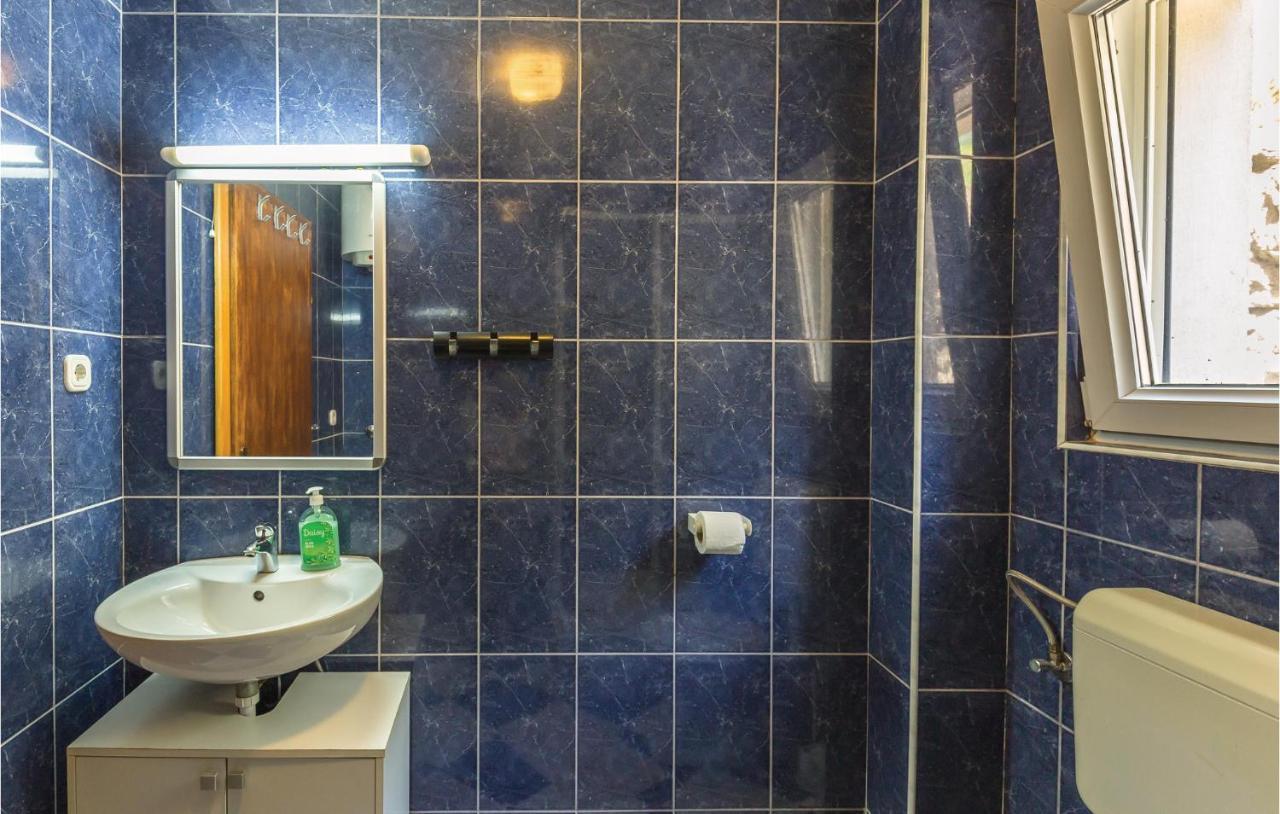 2 Bedroom Beautiful Apartment In Makarska Eksteriør bilde