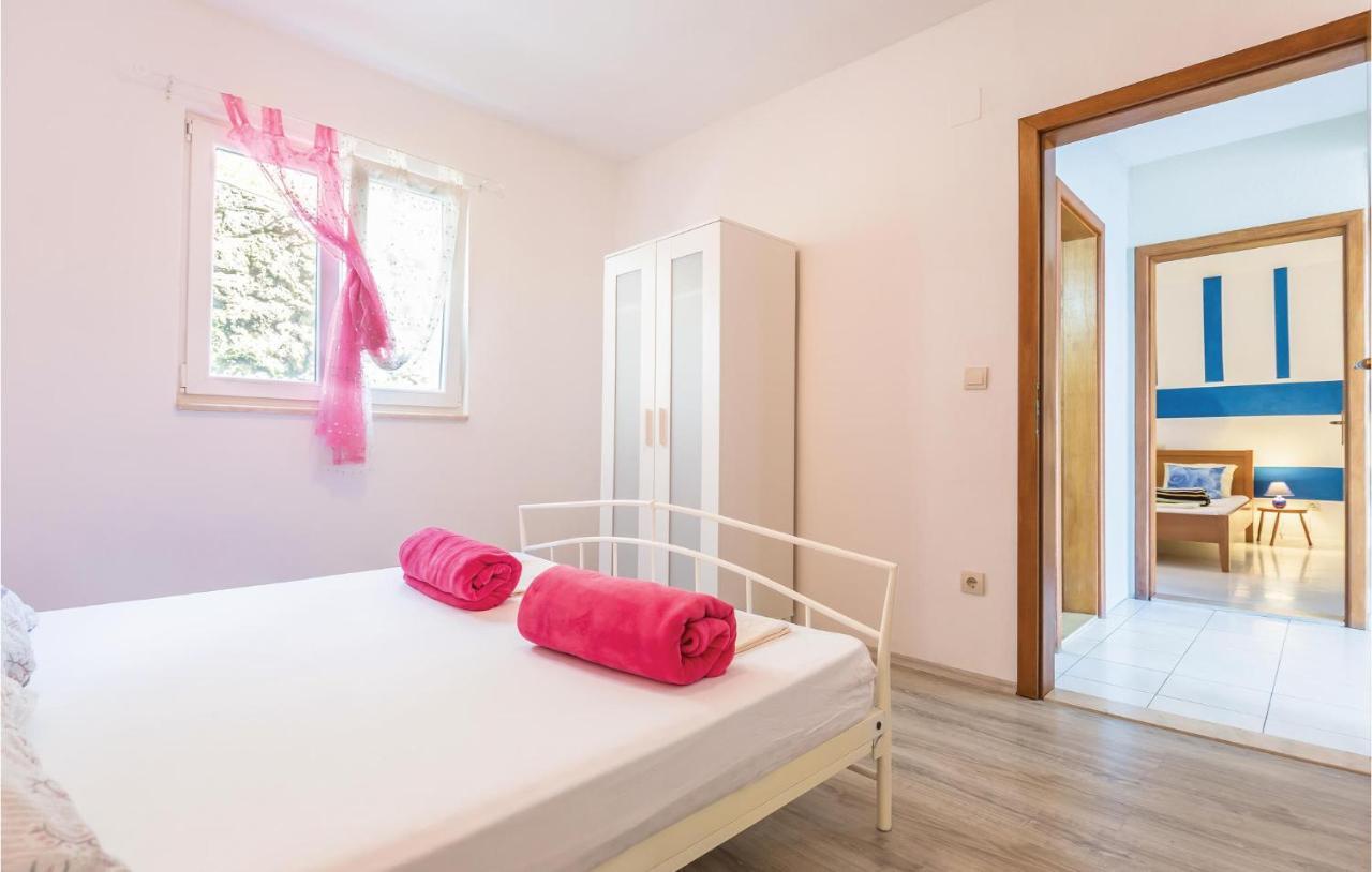 2 Bedroom Beautiful Apartment In Makarska Eksteriør bilde
