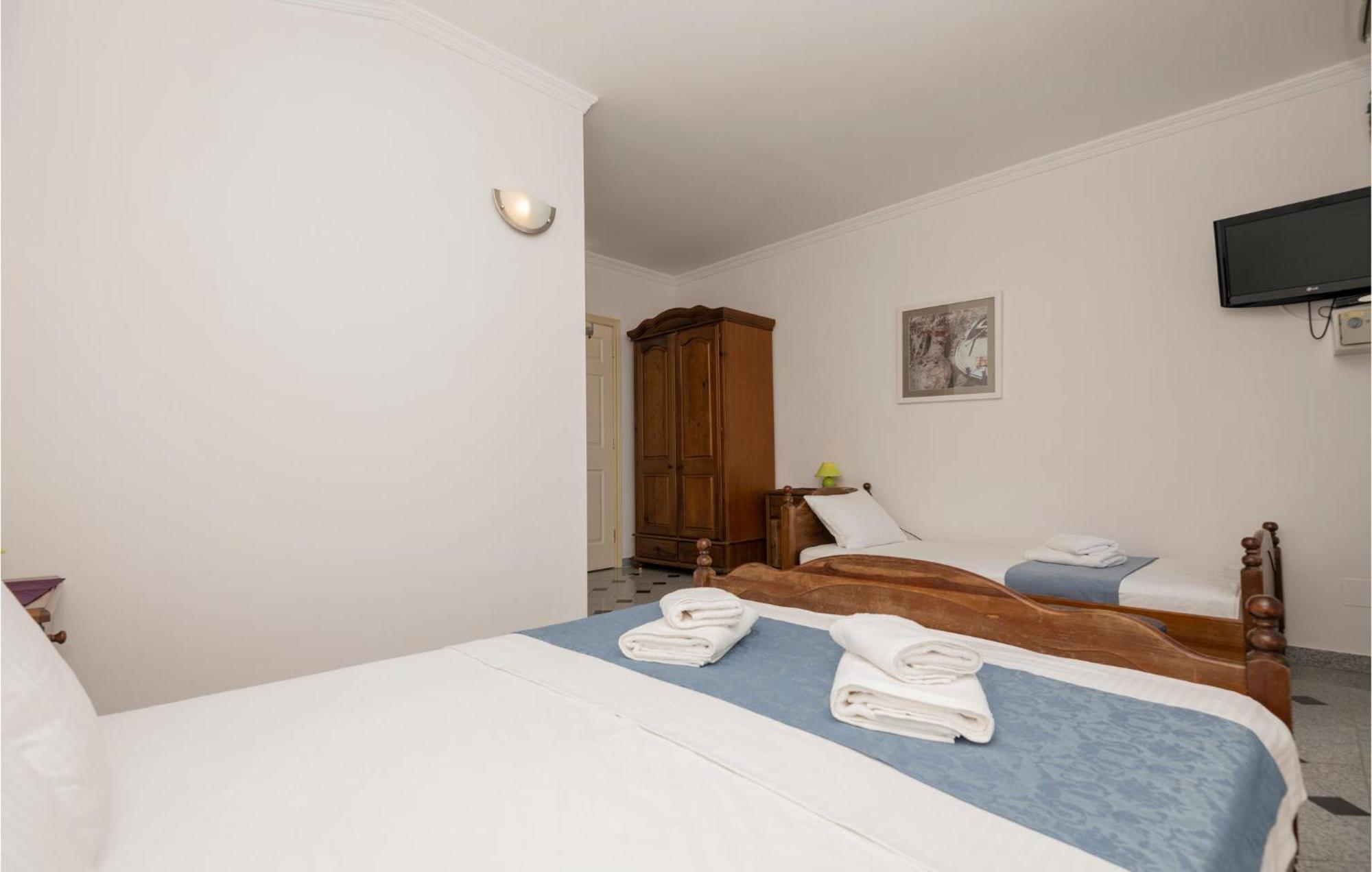 2 Bedroom Beautiful Apartment In Makarska Eksteriør bilde
