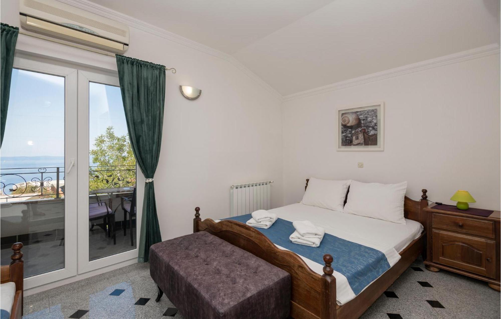 2 Bedroom Beautiful Apartment In Makarska Eksteriør bilde