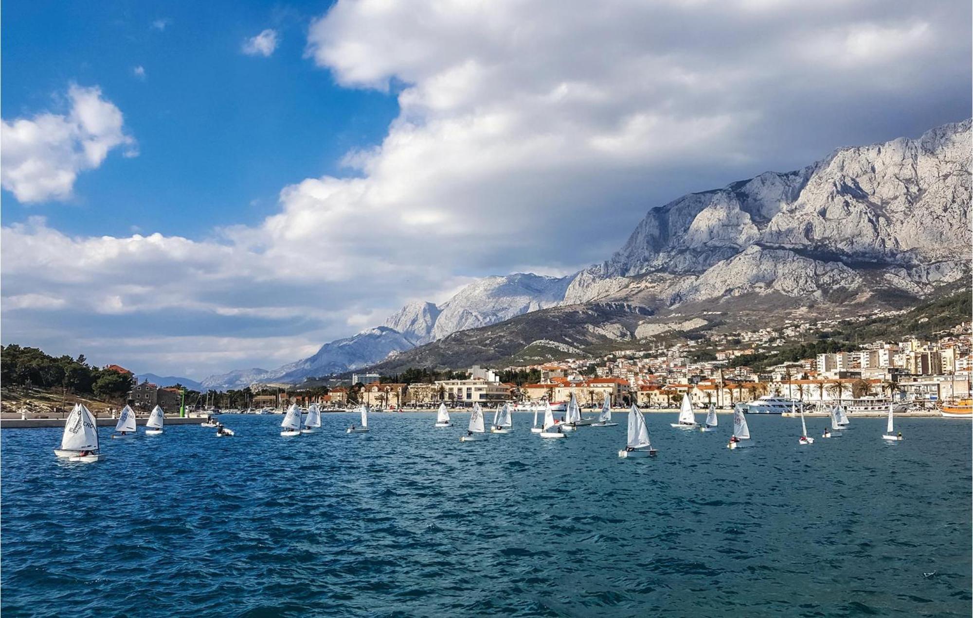 2 Bedroom Beautiful Apartment In Makarska Eksteriør bilde