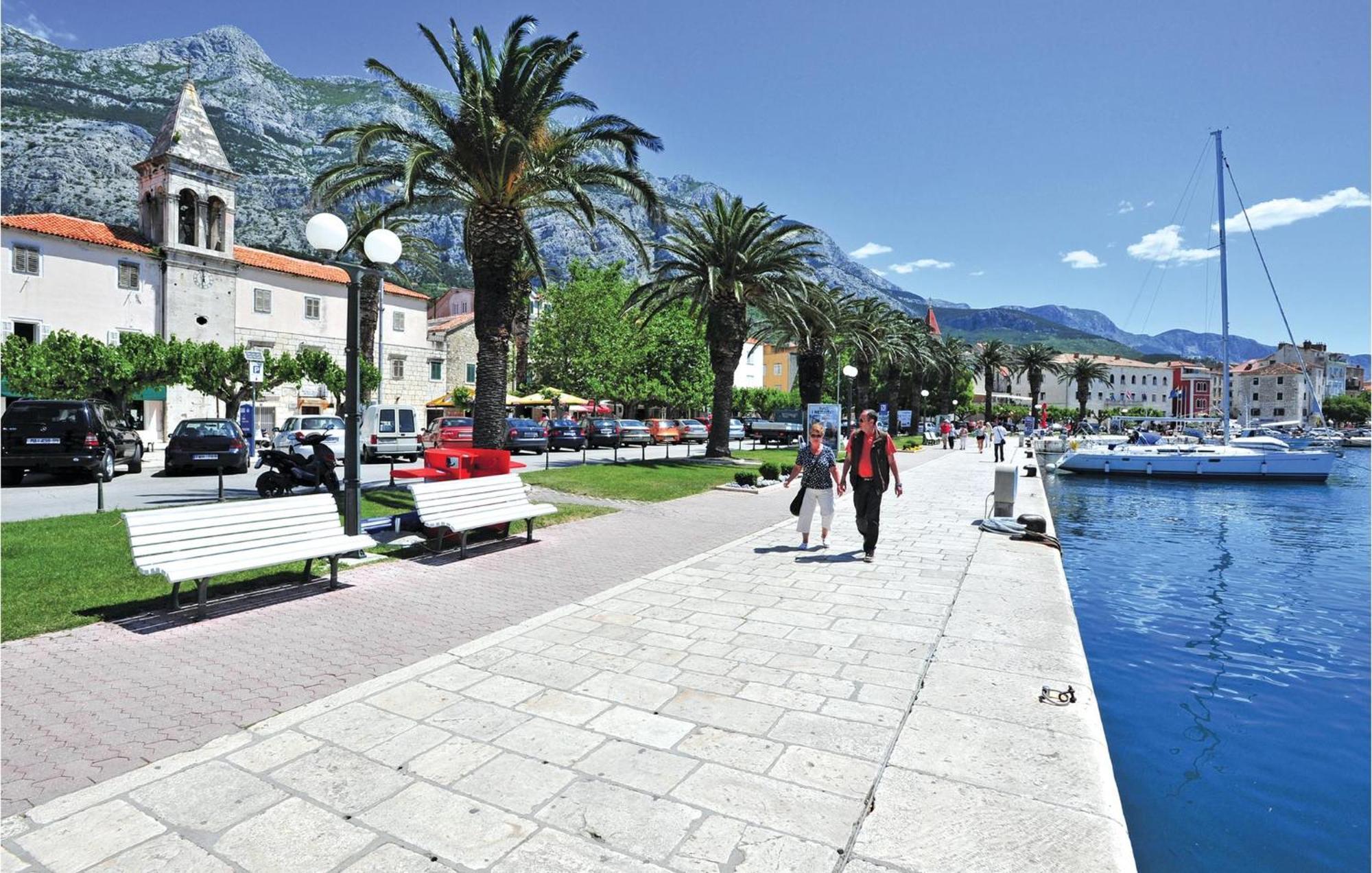 2 Bedroom Beautiful Apartment In Makarska Eksteriør bilde