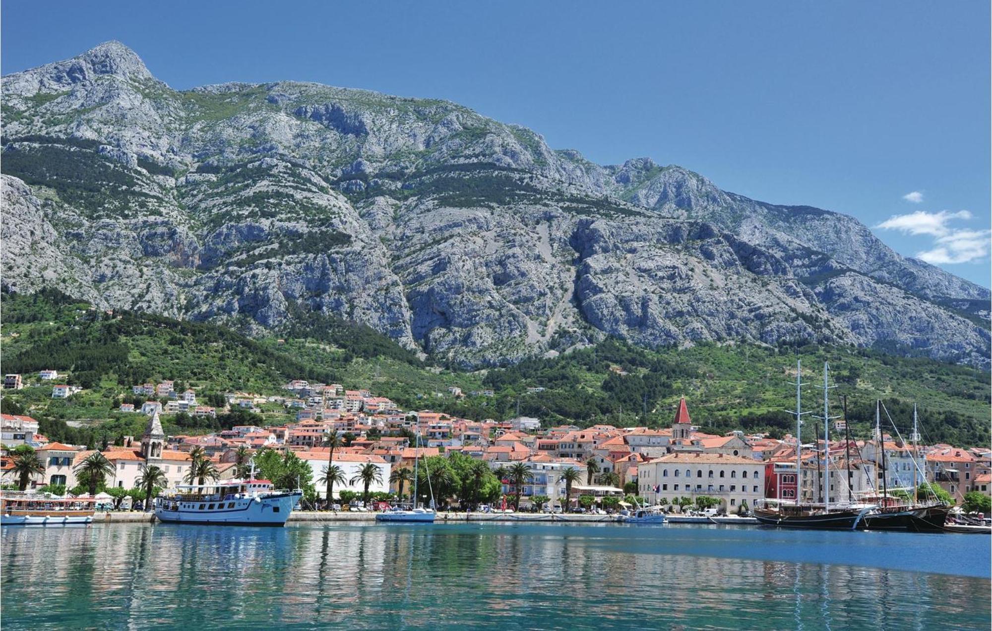 2 Bedroom Beautiful Apartment In Makarska Eksteriør bilde