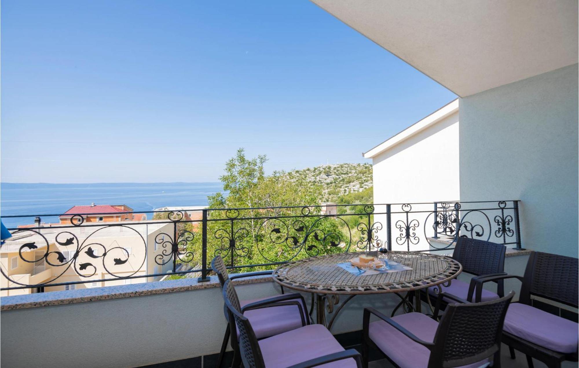 2 Bedroom Beautiful Apartment In Makarska Eksteriør bilde